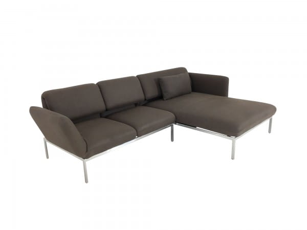 Brühl RORO small Sofa mit XL Recamiere in Taron Leder braun mit Gestell verchromt glänzend