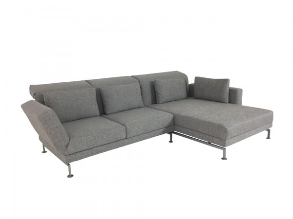 Brühl MOULE MEDIUM Sofa mit XL Recamiere rechts im robusten hellgrauen Stoff 2480 und Drehsitz