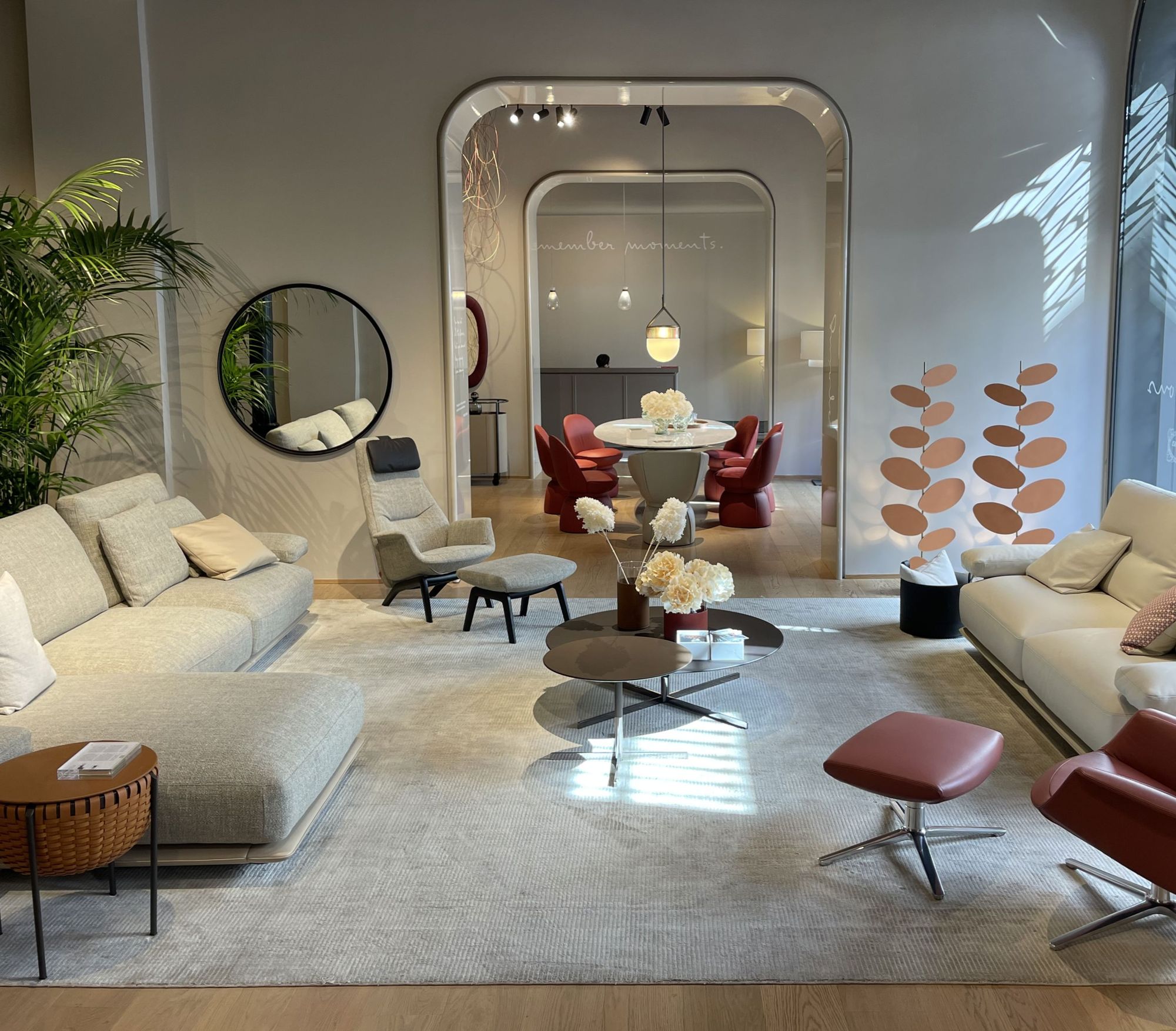 Poltrona Frau Showroom in Mailand mit izabela K. erleben