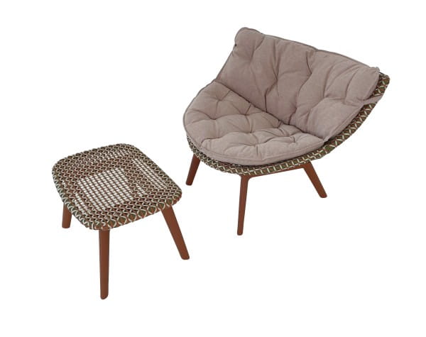 DEDON MBRACE LOUNGE CHAIR ALU in chestnut mit Polsterauflage in Twist terracotta und Hocker