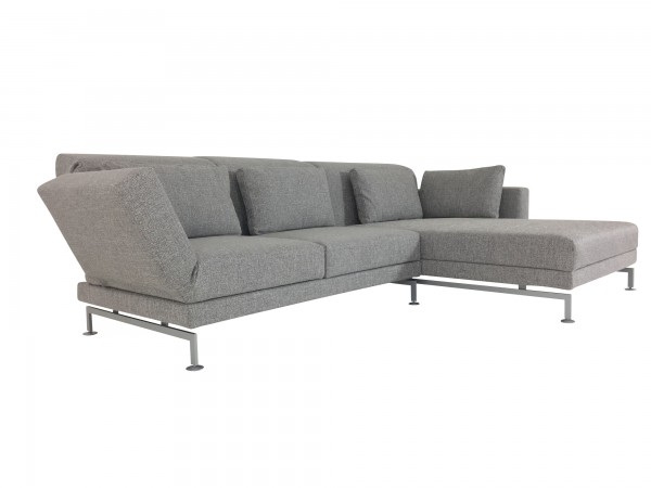 Brühl MOULE MEDIUM Sofa mit XL Recamiere rechts im robusten hellgrauen Stoff 2480 und Drehsitz