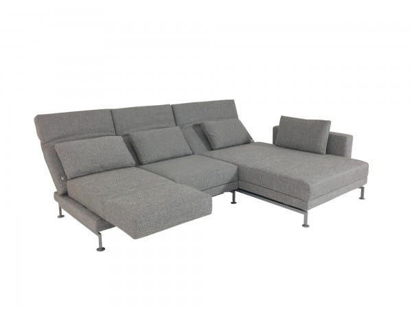 Brühl MOULE MEDIUM Sofa mit XL Recamiere rechts im robusten hellgrauen Stoff 2480 und Drehsitz