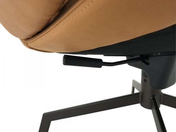 KFF ARVA LOUNGE Armlehnsessel mit Kopfstütze im edlen Leder Silk cognac mit Wipp-Funktion und Hocker