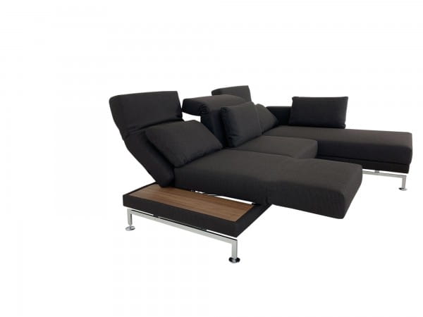 Brühl MOULE medium Sofa mit Recamiere rechts und Hocker in Stoff dunkelbraun und Ablage in Nussbau