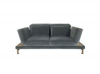 Brühl MOULE MEDIUM Sofa 2 mit Ablagen und Kufen in Eiche im grauen Veloursstoff Brühl MOULE MEDIUM Sofa 2 mit Ablagen und Kufen in Eiche im grauen Veloursstoff