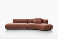 MDF Italia COSY CURVE Sofa mit geschwungenen Element und komfortablen Kissen in Boucle Stoffbezug