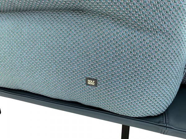 Rolf Benz ADDIT Sofa mit Longchair links in Stoff blaugrün mit Rahmen im Leder ozeanblau