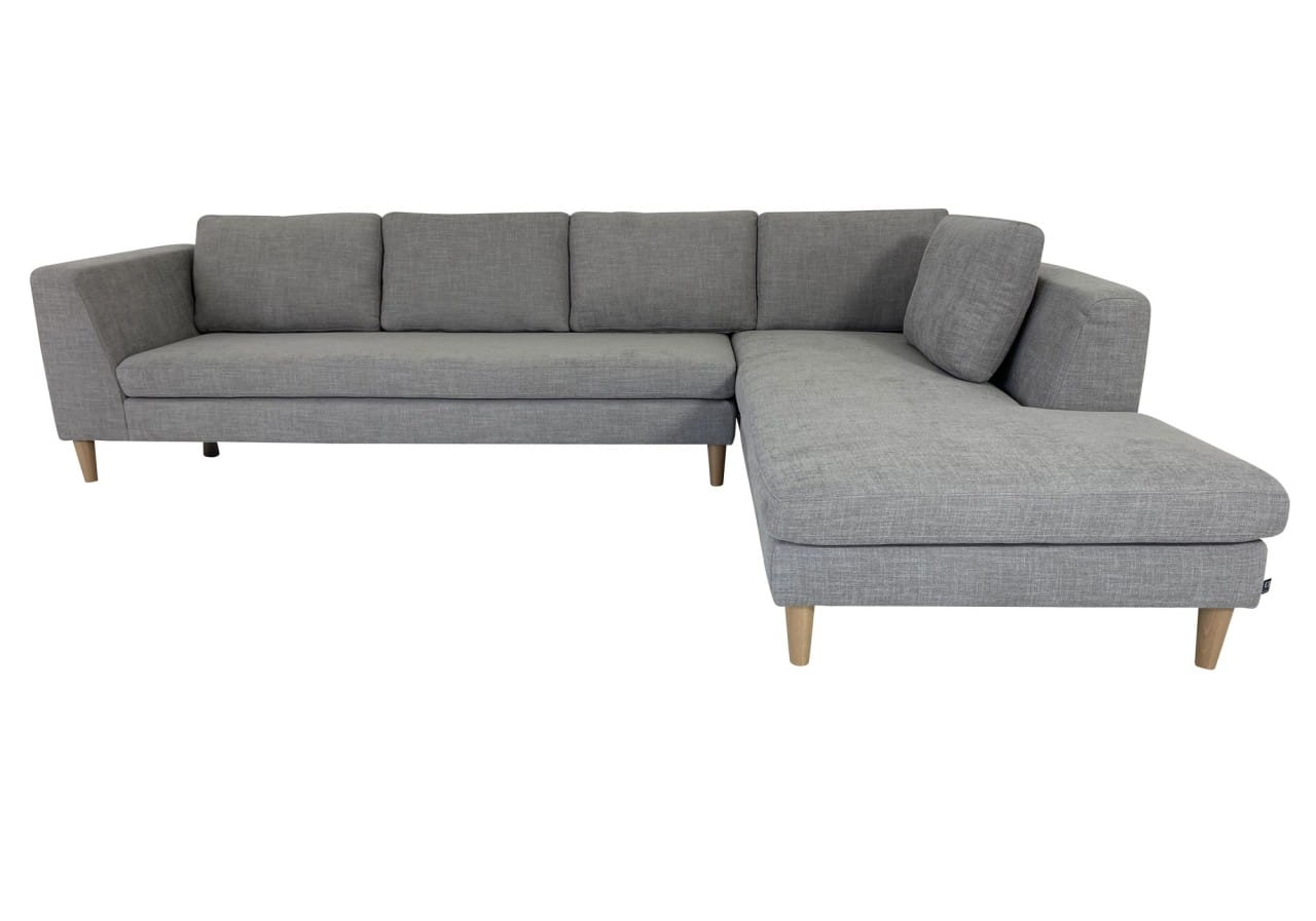 Ewald Schillig DOMINO Ecksofa large mit Kissen und Holzfüssen in Stoff olivgrau