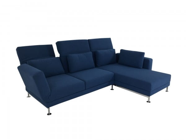 Brühl MOULE medium Sofa mit Recamiere rechts in Stoff azurblau mit Kissen und Relaxfunktionen