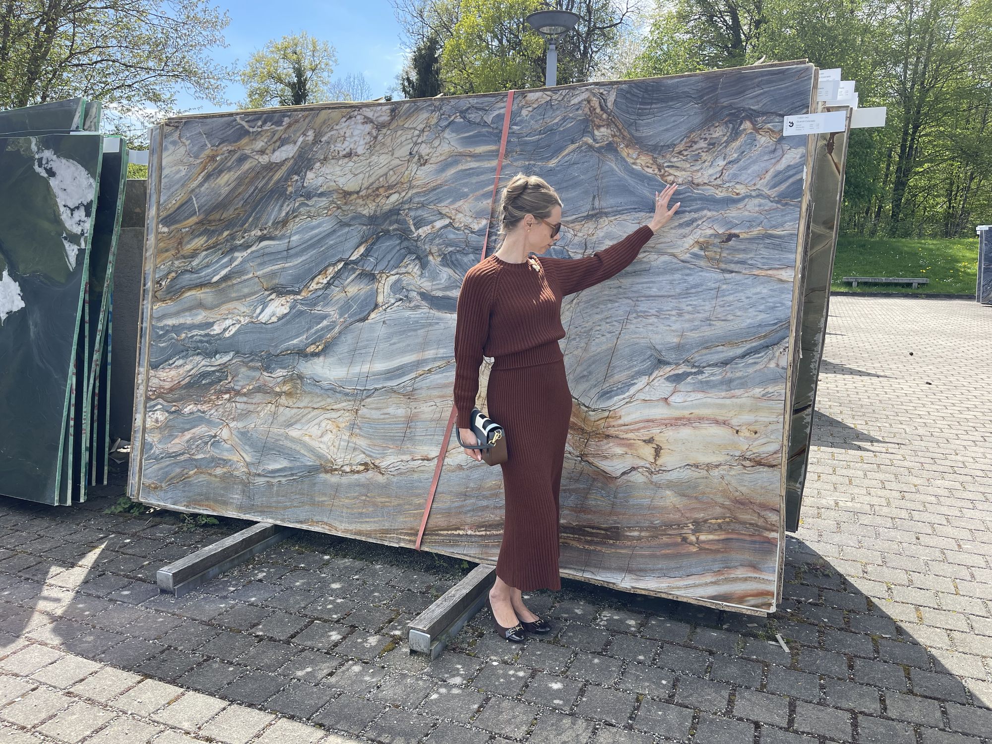 Natursteinberatung für Draenert Steintische mit großer Steinplatte bei izabela K.