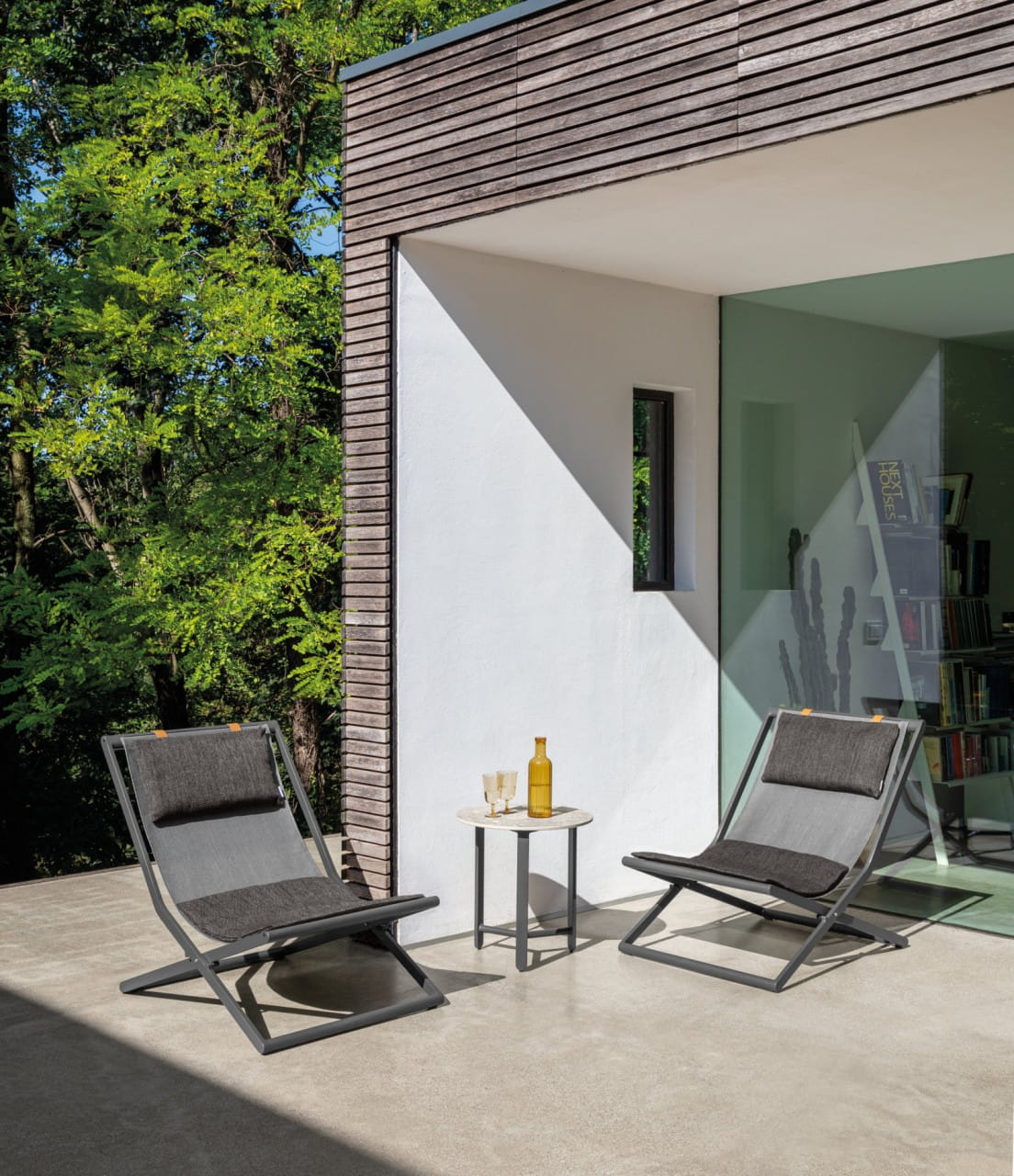 TALENTI RIVIERA DECK CHAIR Sonnenliege klappbar in graphite mit Kissen grau für Garten & Terrasse