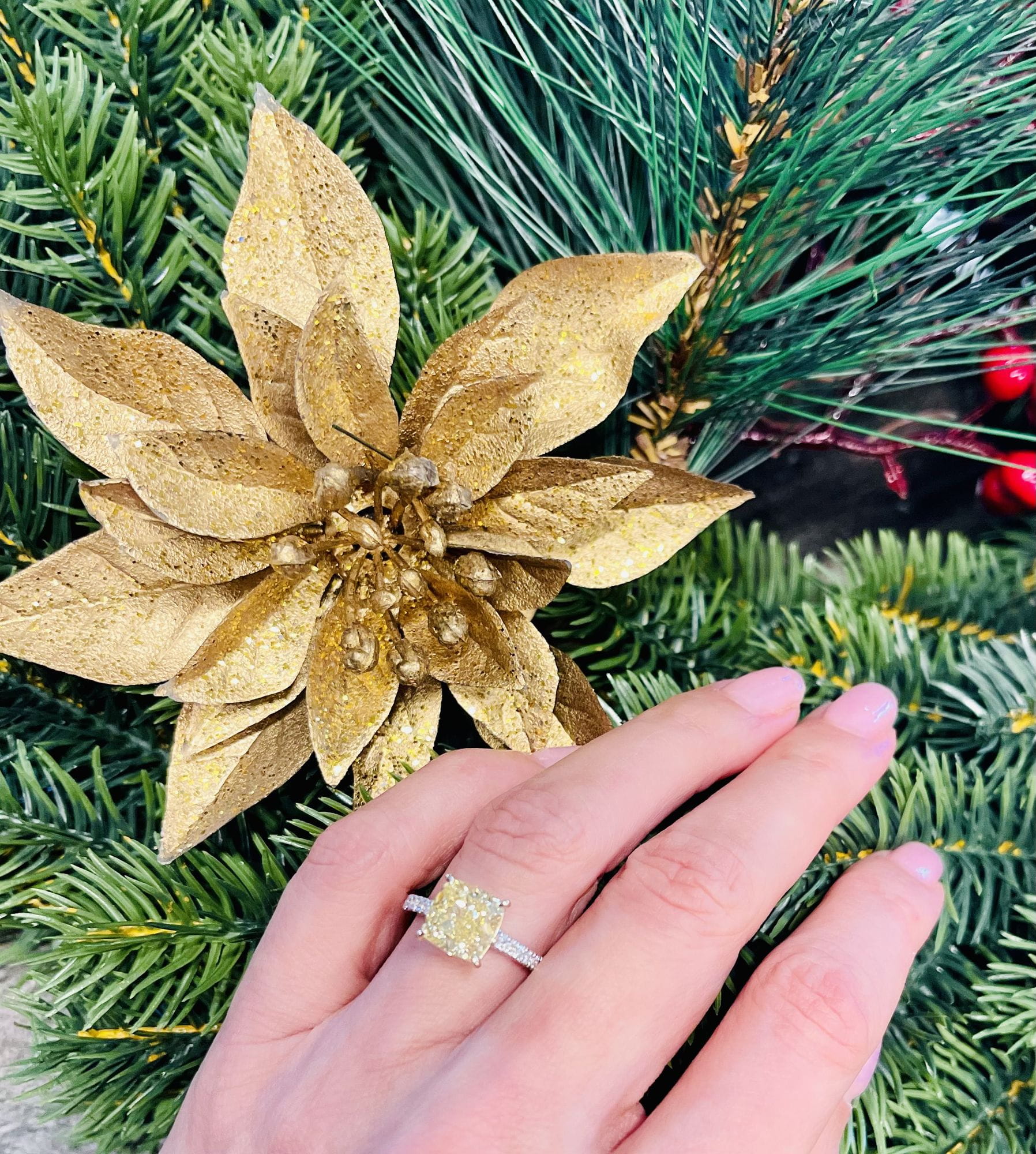 izabela K. - Bespoke Jewellery am Beispiel eines 3.57 ct. Yellow Intense Diamanten