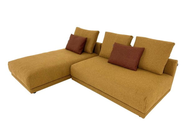 freistil 142 ROLF BENZ Sofa mit Recamiere variabel anzuordnen in Stoff braunbeige mit Kissen kupfer