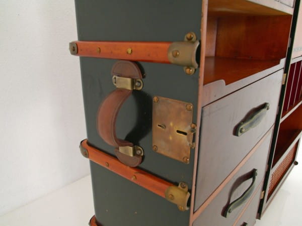 Authentic Models MF077B STATEROOM AMORIE Koffer als Wohnraum Schrank nach historischen Vorbild