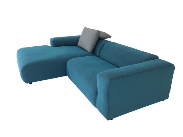 freistil 187 Rolf Benz Lounge Sofa mit Recamiere links in Stoff azurblau und Kissen in grau