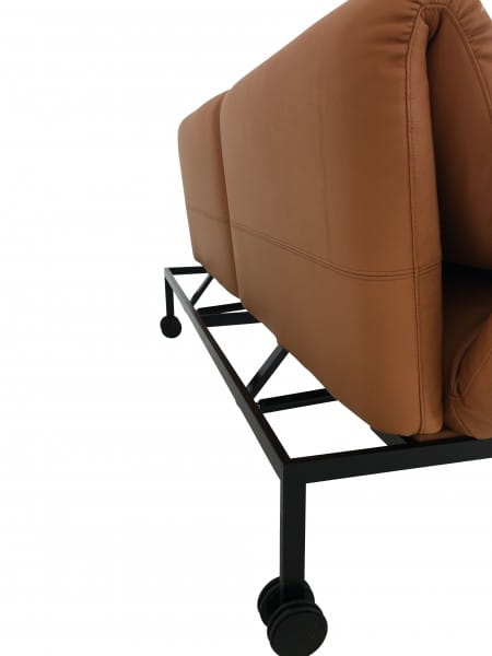 Brühl RORO medium Sofa im Leder Choise mit Drehsitzen und praktischen Rollen hinten