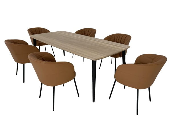 ROLF BENZ 900 Tisch in Eiche mit 6 Stück NOA Stühlen mit Armteil im Leder ockerbraun