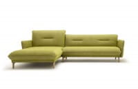Hülsta Sofa hs.430 mit Recamiere links in Stoff farngrün mit Holzfüssen und abklappbaren Seitenteile