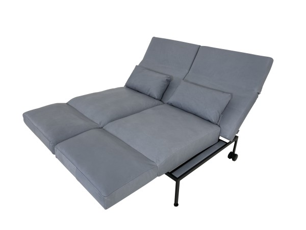 Brühl RORO SOFT Sofa 2 mit weichen Sitzen in Leder Lama blaugrau mit Gestell schwarz mit Rollen