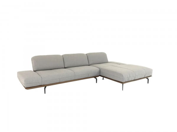 Hülsta Sofa hs.420 Sofa mit rechter Recamiere in grauen Stoff und Nussbaum Rahmen