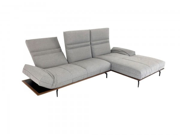Hülsta Sofa hs.420 Sofa mit rechter Recamiere in grauen Stoff und Nussbaum Rahmen