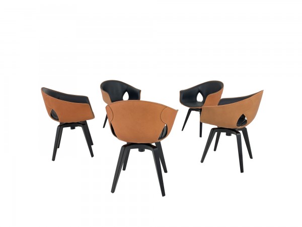 Poltrona Frau GINGER Drehstühle im 5er Set saddle extra Kernleder cammello und Leder sc 20 schwarz