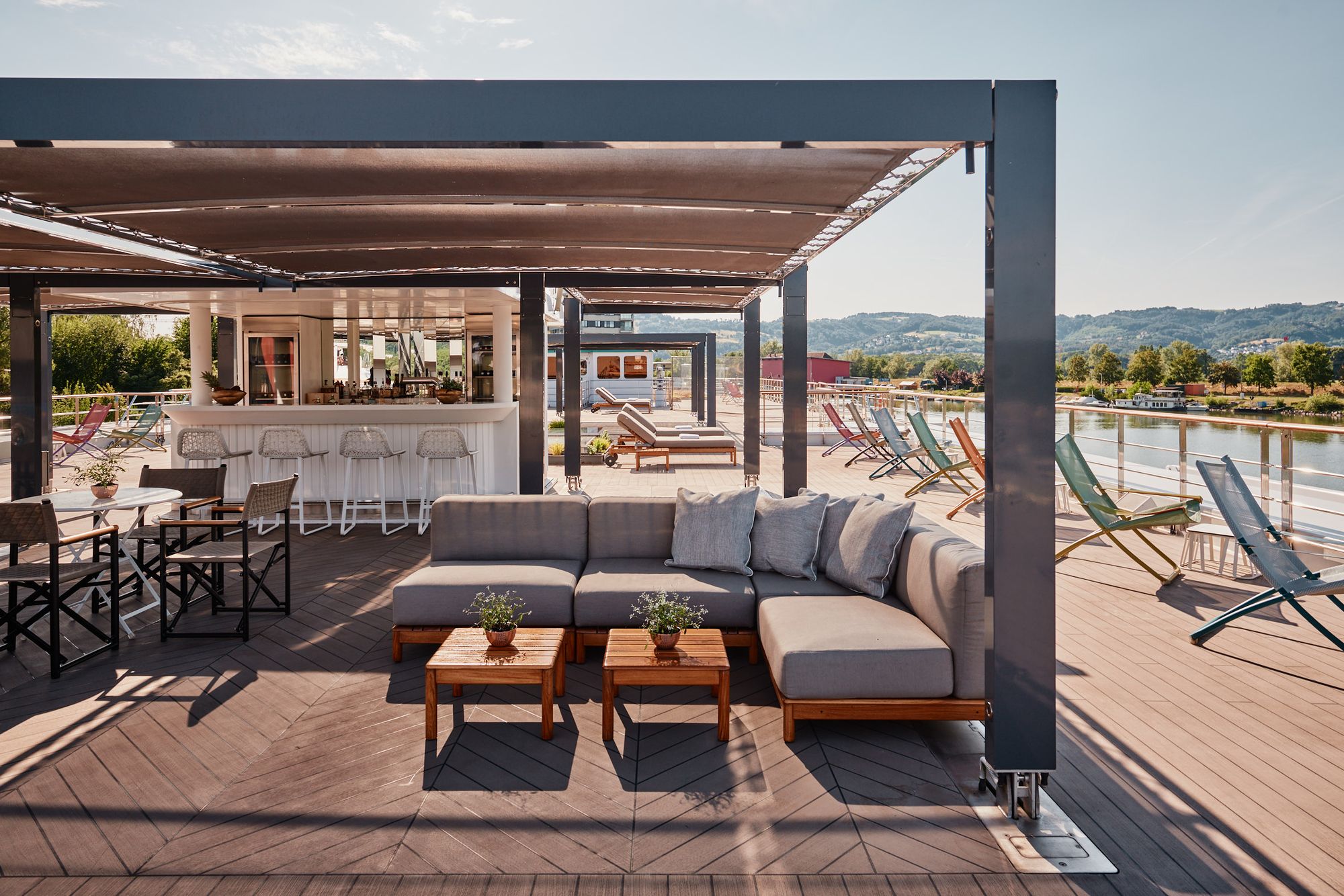 Riverside Mozart Outdoor Bar