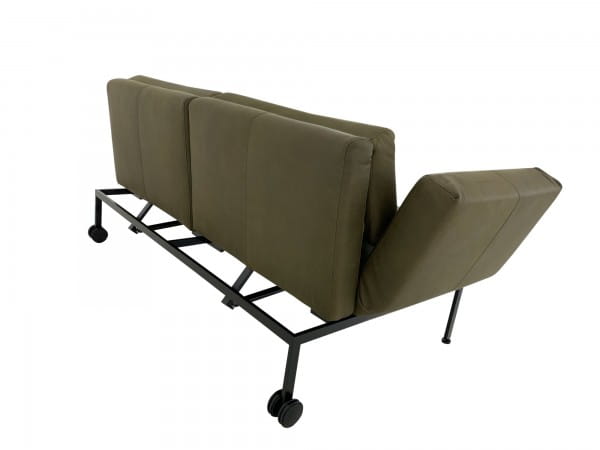Brühl RORO SOFT Sofa 2 mit weichen Sitzen in Leder Taron olive Gestell schwarz mit Rollen