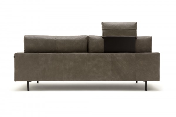 freistil 134 Sofa in Leder Vintage braungrau mit schwarzen Winkelfüßen und Kopfstützen Set