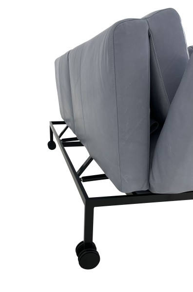 Brühl RORO SOFT Sofa 2 mit weichen Sitzen in Leder Lama blaugrau mit Gestell schwarz mit Rollen