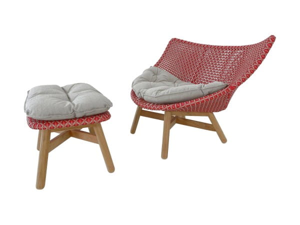 DEDON MBRACE LOUNGE CHAIR Sessel mit Hocker in spice mit Kissen in Twist sand