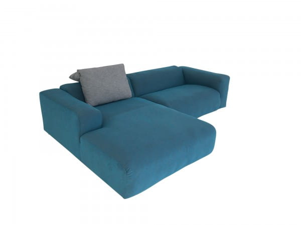 freistil 187 Rolf Benz Lounge Sofa mit Recamiere links in Stoff azurblau und Kissen in grau