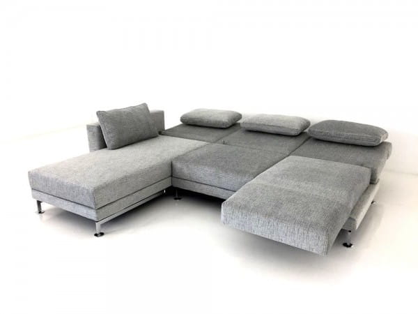 Brühl MOULE MEDIUM Sofa mit Drehsitz, verstellbaren Rücken und Recamiere links in Stoff hellgrau