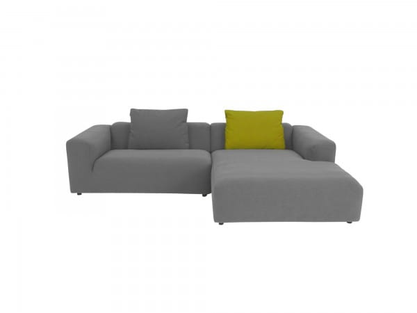 freistil 187 ROLF BENZ Lounge Sofa mit Recamiere rechts in Stoff grau mit passenden Kissen