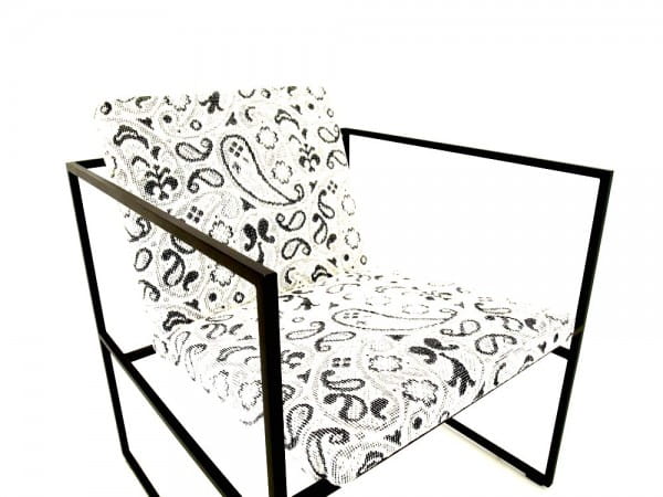 Brühl GRACE Sessel mit schwarzen Rahmen und Stoffbezug mit Paisleymster