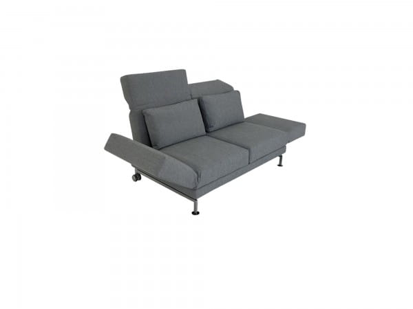Brühl MOULE MEDIUM Sofa 2 mit Drehsitzen in Stoff grau mit Gestell verchromt mit Rollen hinten