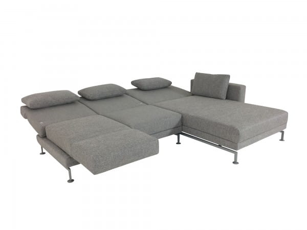 Brühl MOULE MEDIUM Sofa mit XL Recamiere rechts im robusten hellgrauen Stoff 2480 und Drehsitz