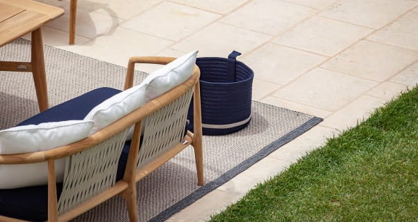 POLTRONA FRAU OUTDOOR The Secret Garden Sofa in Teakholz