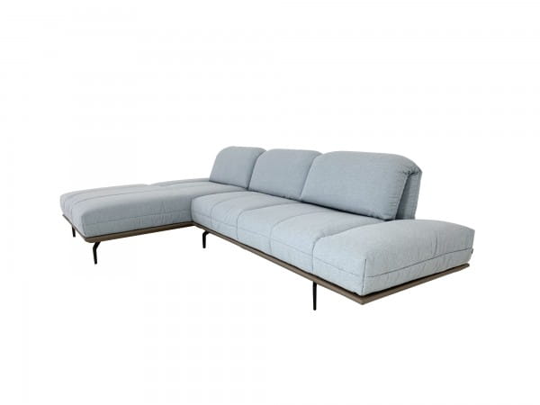 Hülsta Sofa hs.420 Sofa mit Recamiere links in Stoff pastellblau und Rahmen in Leder bezogen