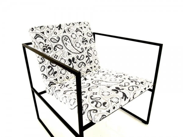 Brühl GRACE Sessel mit schwarzen Rahmen und Stoffbezug mit Paisleymster