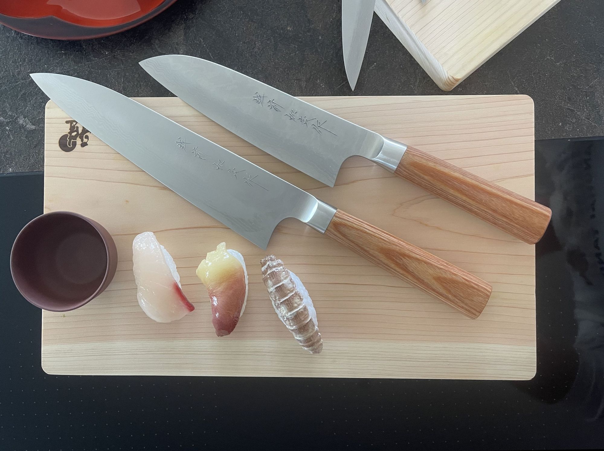 Katsuyasu Kamo Messer: ein Santoku und ein Gyuto