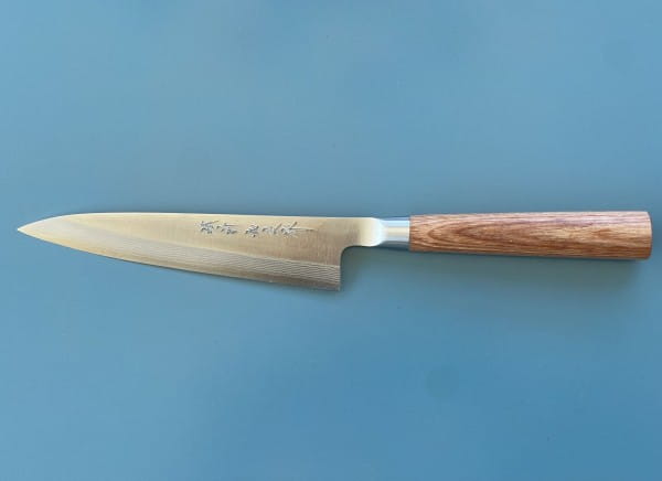 Katsuyasu Kamo Petty 150 – japanisches Damaststahl Messer für präzises Arbeiten mit mehr Reichweite