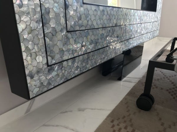 XXL Standspiegel 200 cm x 200 cm mit handgearbeiteten breiten Perlmutt Rahmen