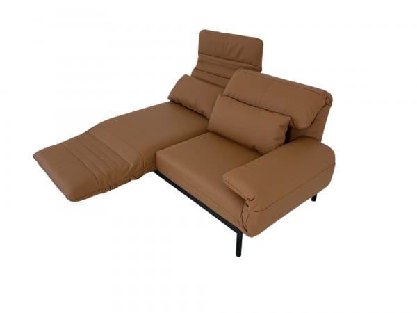 ROLF BENZ PLURA Sofa in Leder ockerbraun mit Liegerücken und Gestell schwarz im Sonderangebot