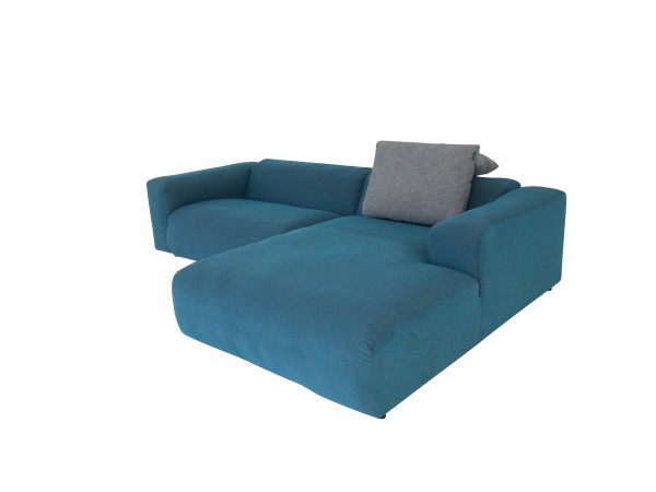 freistil 187 Rolf Benz Lounge Sofa mit Recamiere rechts in Stoff azurblau und Kissen in grau