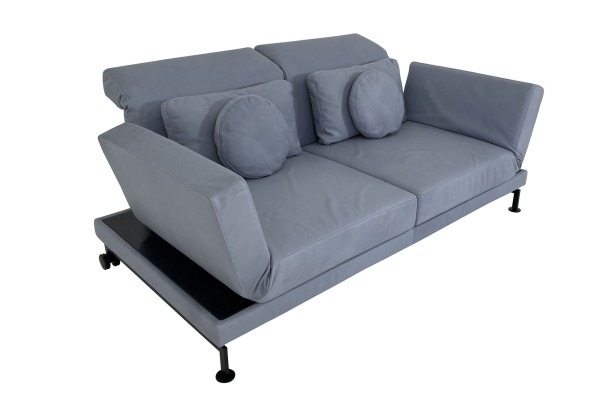 Brühl MOULE LARGE Sofa 2 in Leder LAMA blaugrau mit breiten voluminösen Polstern und weichen Kissen