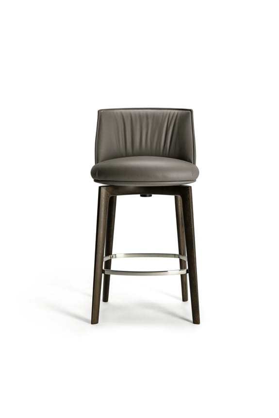 Poltrona Frau Archibald Stool Wood Swivel mit Holzgestell und Lederbezug für Kücheninsel Barbereich und Interior Projekte
