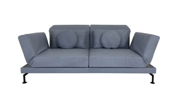Brühl MOULE LARGE Sofa 2 in Leder LAMA blaugrau mit breiten voluminösen Polstern und weichen Kissen
