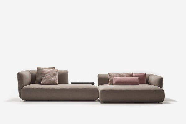 MDF Italia COSY Sofa mit hohen und niedrigen Lounge Elementen & komfortablen Kissen im Boucle Stoff