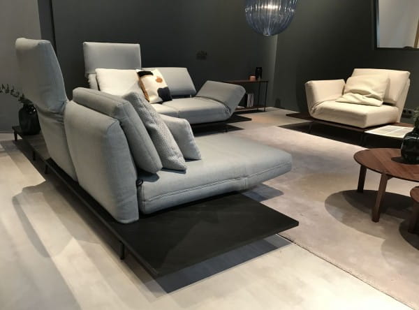 Rolf Benz AURA Sofa mit Drehsitzen in Stoff auf eleganter Plattform